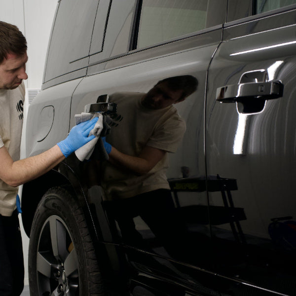 superb-employee-applying-coating-layer